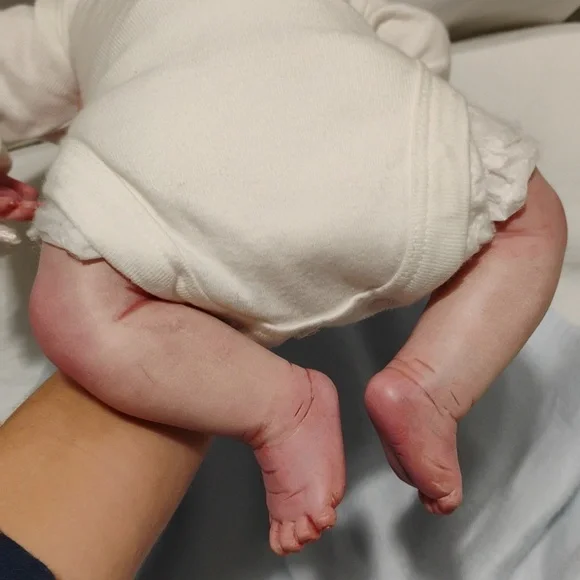 Newborn Baby That Looks So Real Like She Was Just Born - Picture 10 of 16